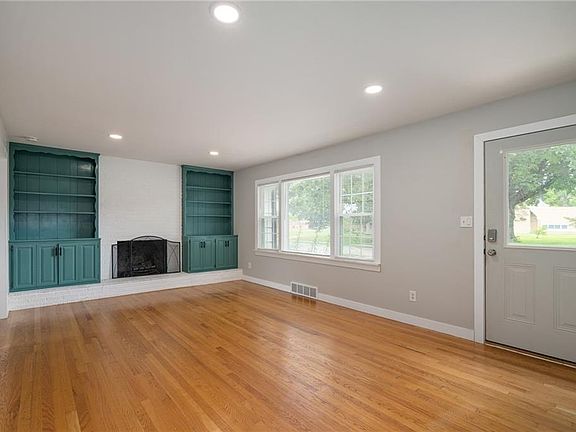 3rd image of 625 S Troost St
