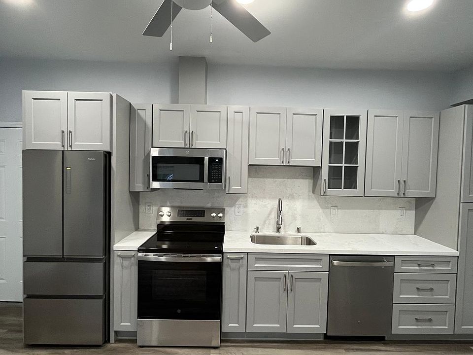 Newly built kitchen & living area 14x20 ft