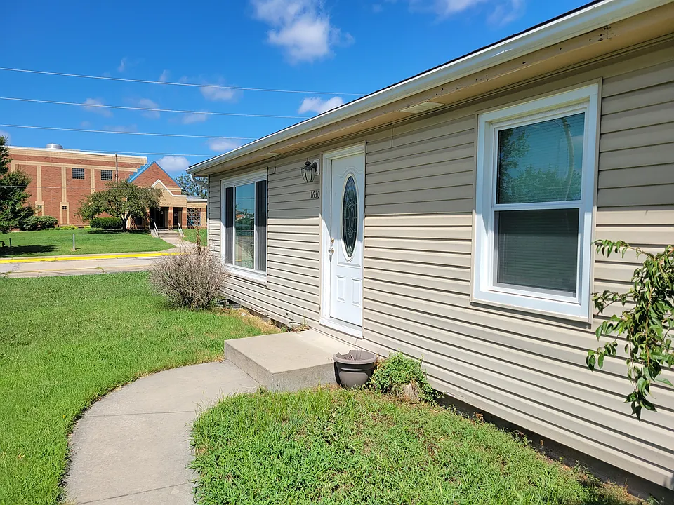 1630 W 22nd Ter