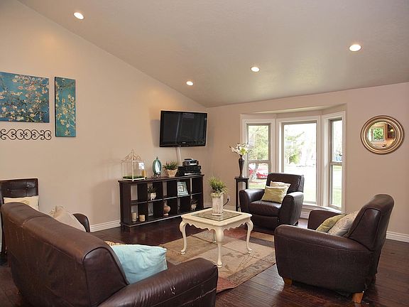 4th image of 1276 E Woodridge Cir