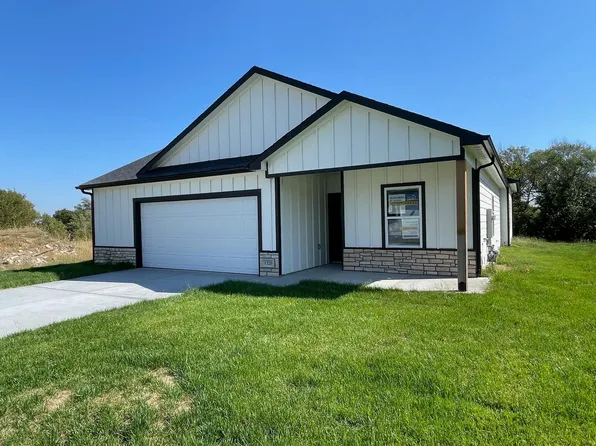 1320 E Skyview Dr, El Dorado, KS 67042