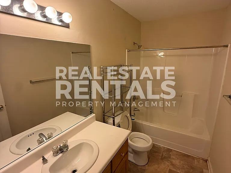 117 Brown Ave #7 — Photo 8