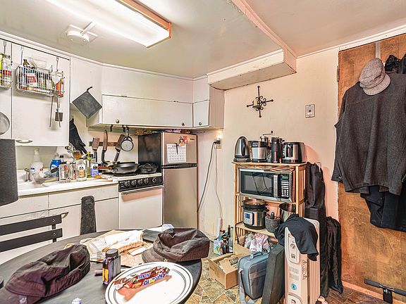 3rd image of 517 Catherine St #6