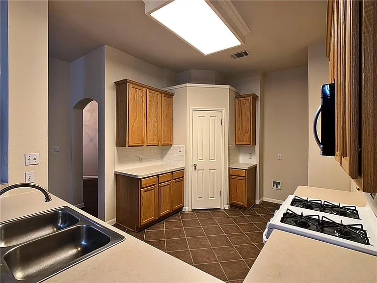 5726 Taylorcrest Dr — Photo 13
