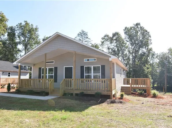 211 Bethlehem Ave, Thomasville, NC 27360