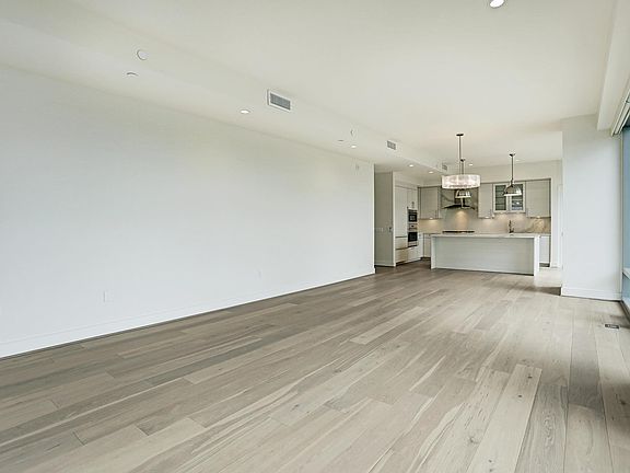 5th image of 2047 Westcreek Ln Unit 607