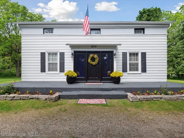 8809 Sashabaw Rd, Clarkston, MI 48348