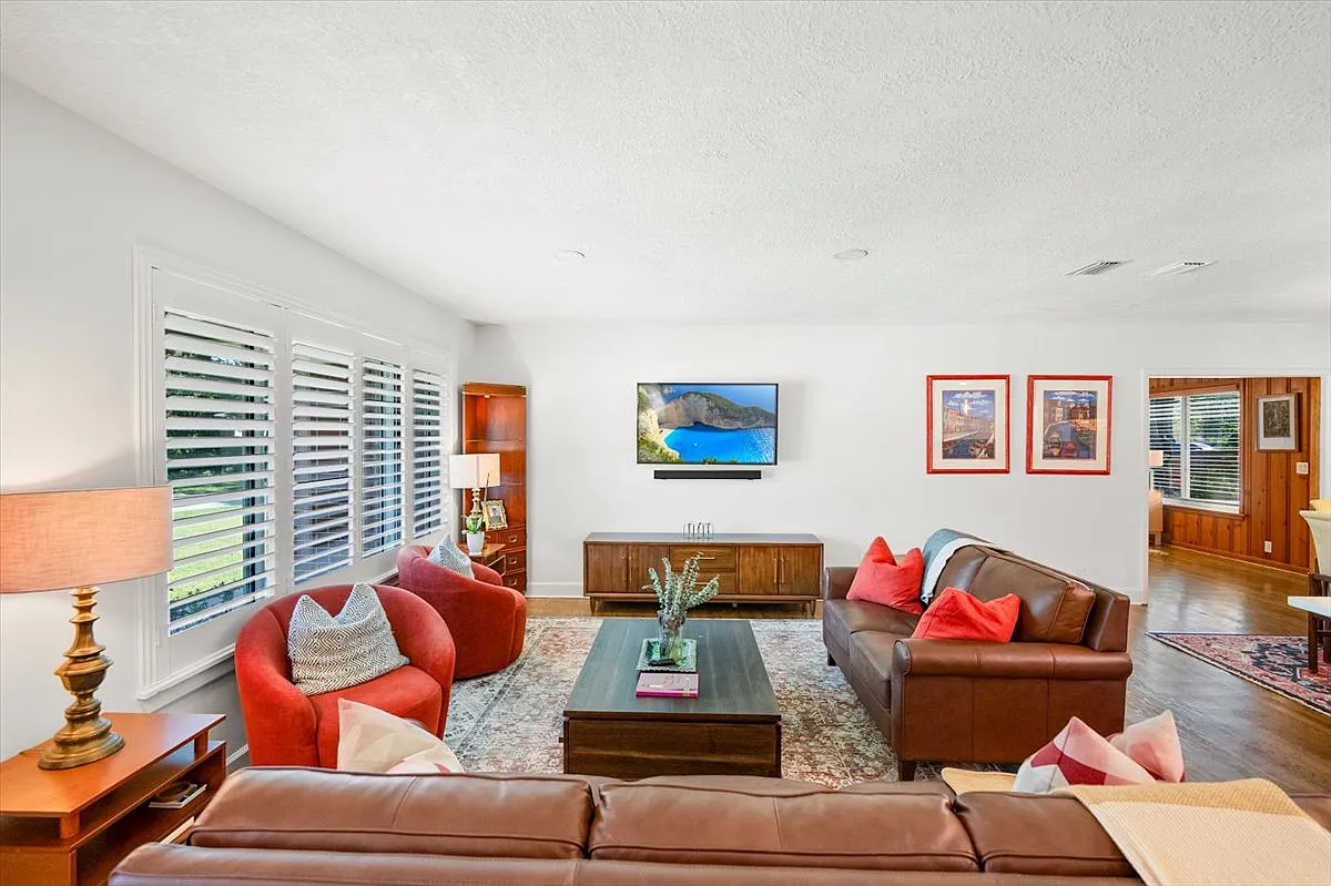 3 bed, 2046 sqft, $3,500 — Photo 3