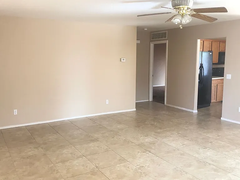 1790 E Silktassel Trl — Photo 2