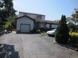 1005 5th St, West Babylon, NY 11704