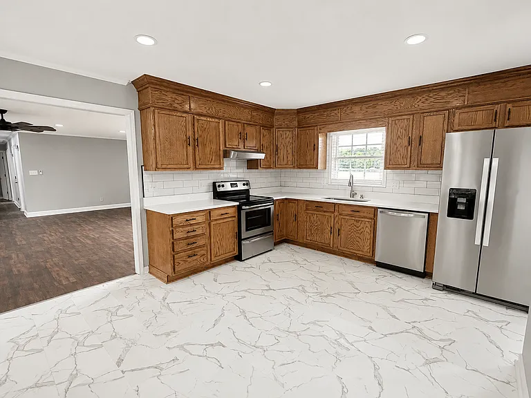 101 Bayview Cir — Photo 7