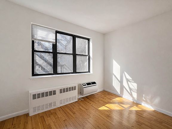 4th image of 225 E 10th St APT 3B