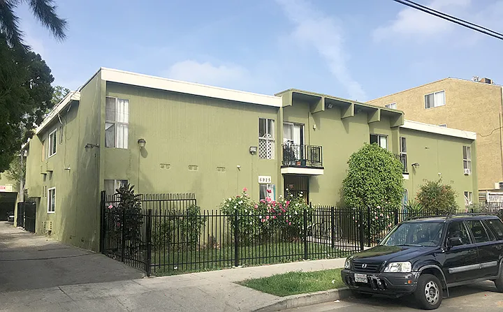 2 bed, 1.5 bath, 800 sqft, $2,500 — Photo 2
