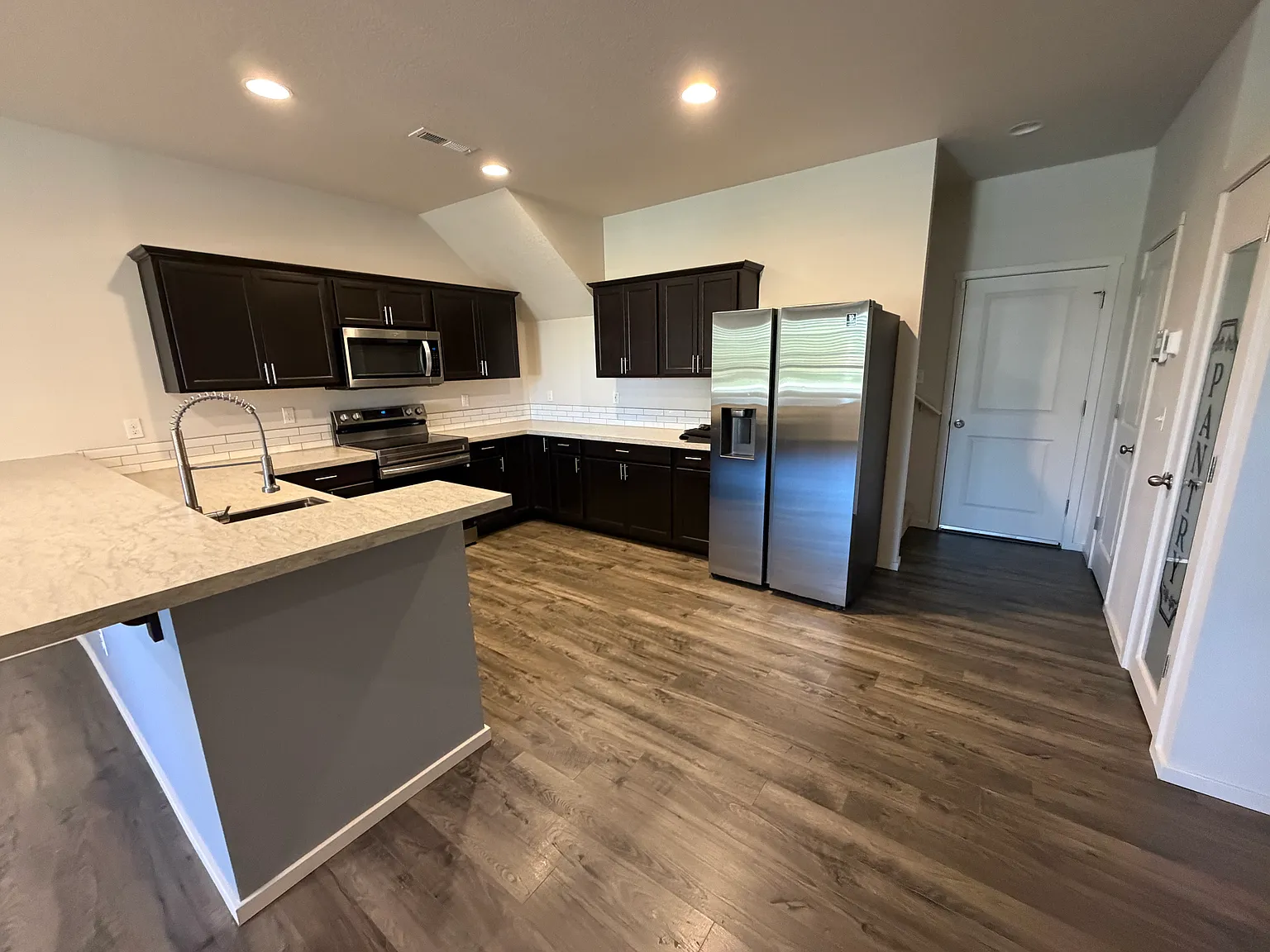 3 bed, 1456 sqft, $2,650 — Photo 4