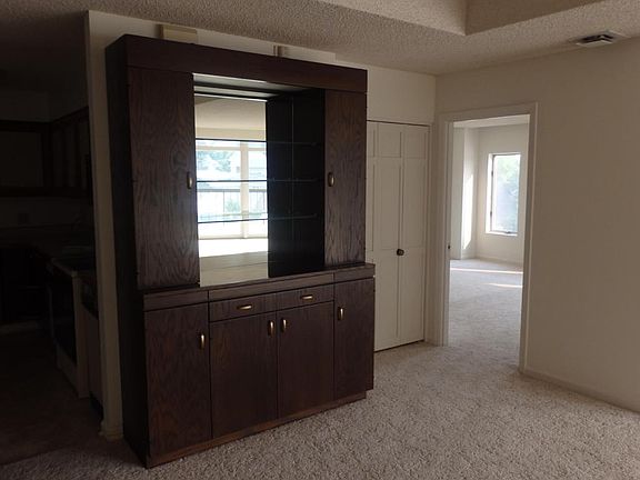 3rd image of 405 Park Dr N APT 3D