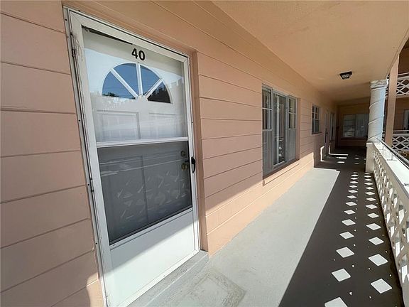 2nd image of 2458 Columbia Dr APT 40