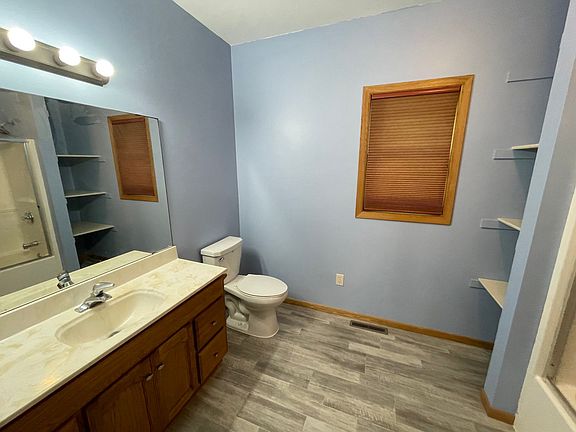 4th image of 404 College St #404