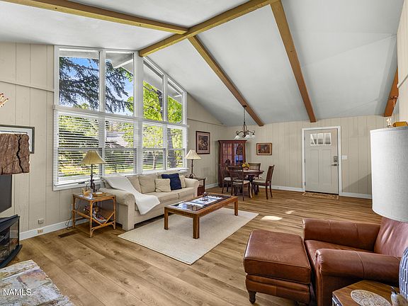 5th image of 2047 N Country Club Dr