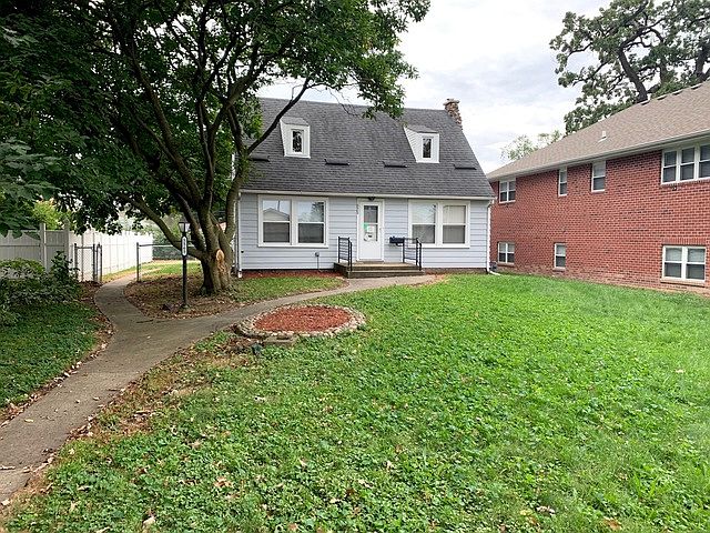 1st image of 5565 W 96th St