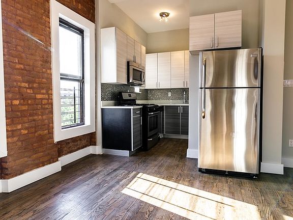 5th image of 928 Myrtle Ave APT 4