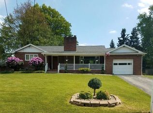 115 Mission Meade Dr, New Castle, PA 16105