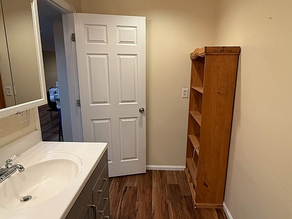 4th image of 627 Huntington Pl