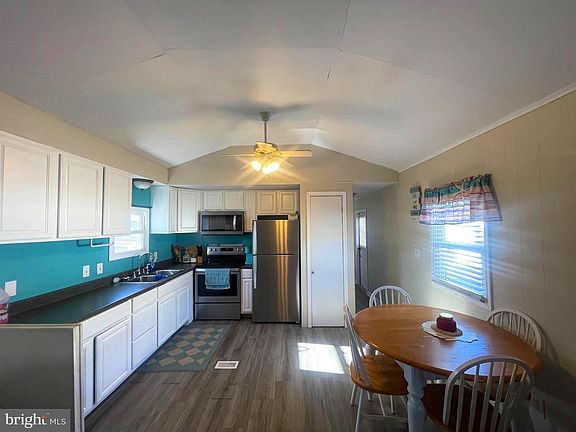 4th image of 21720 B St