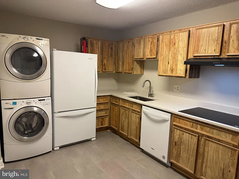 8360 Greensboro Dr #917 — Photo 30