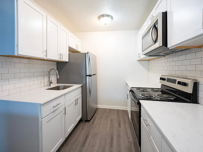 Creswood Apartments- Come home to Convenience! — Photo 17