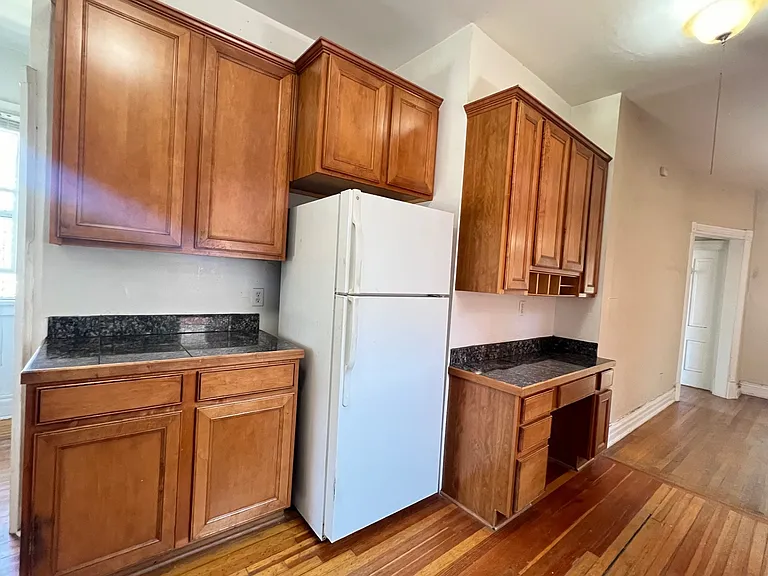 2259 N High St — Photo 10