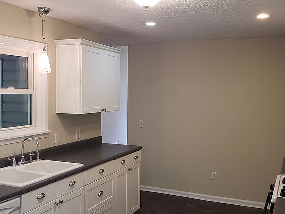 2nd image of 35 Woodberry Ct