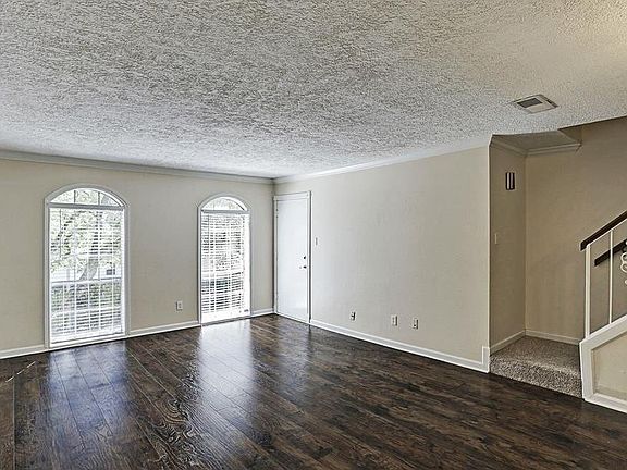 2nd image of 559 N Post Oak Ln #559