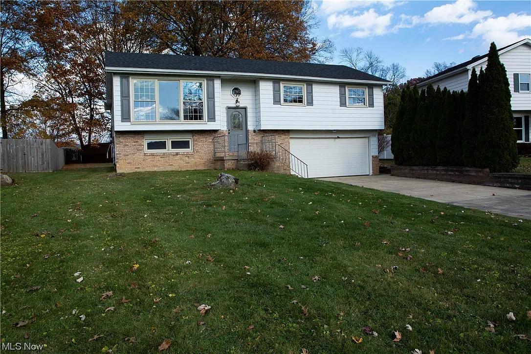 1751 Rosalyn Dr photo 1