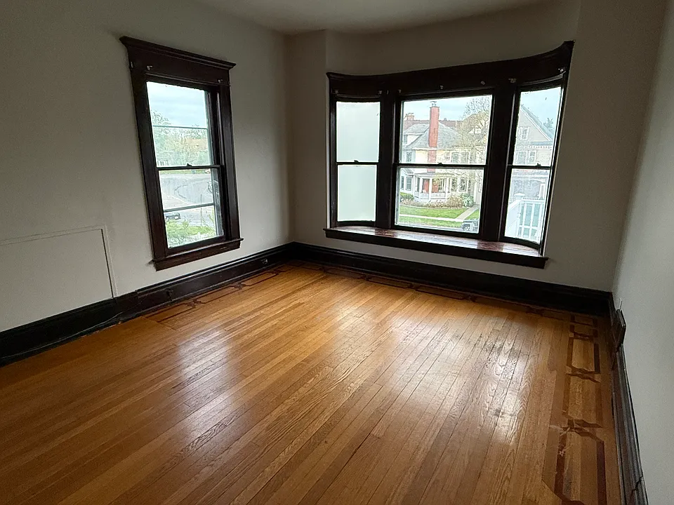 416 Lafayette Ave #2F