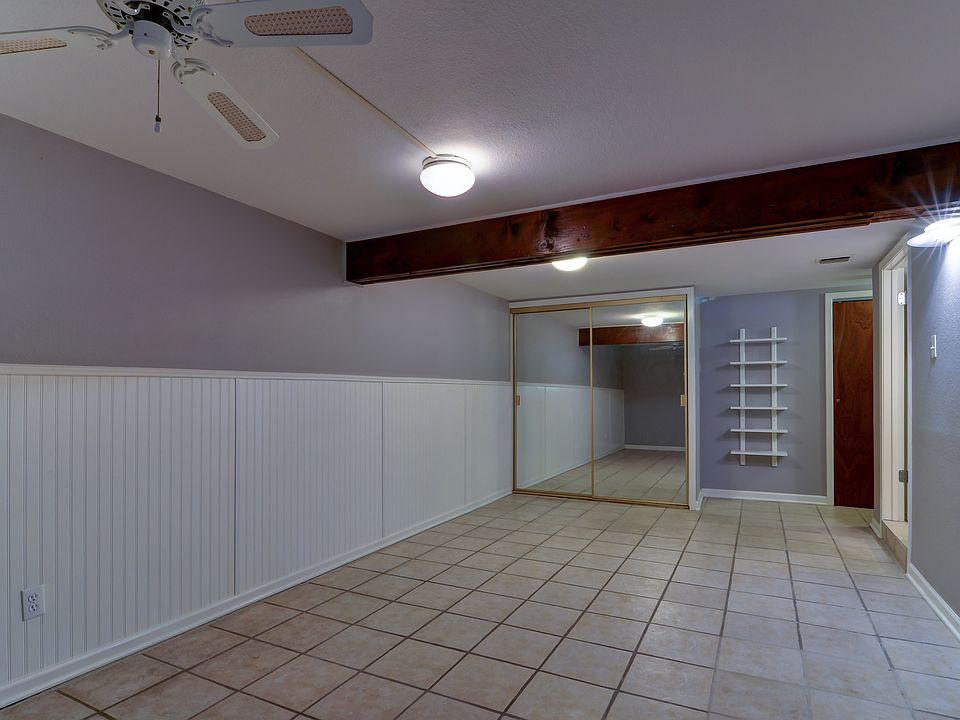 2nd image of 122 Mimosa Dr