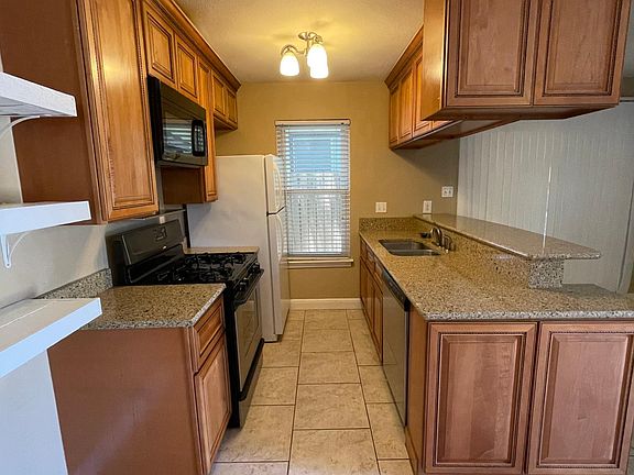 4th image of 3307 Whitepine Dr #B