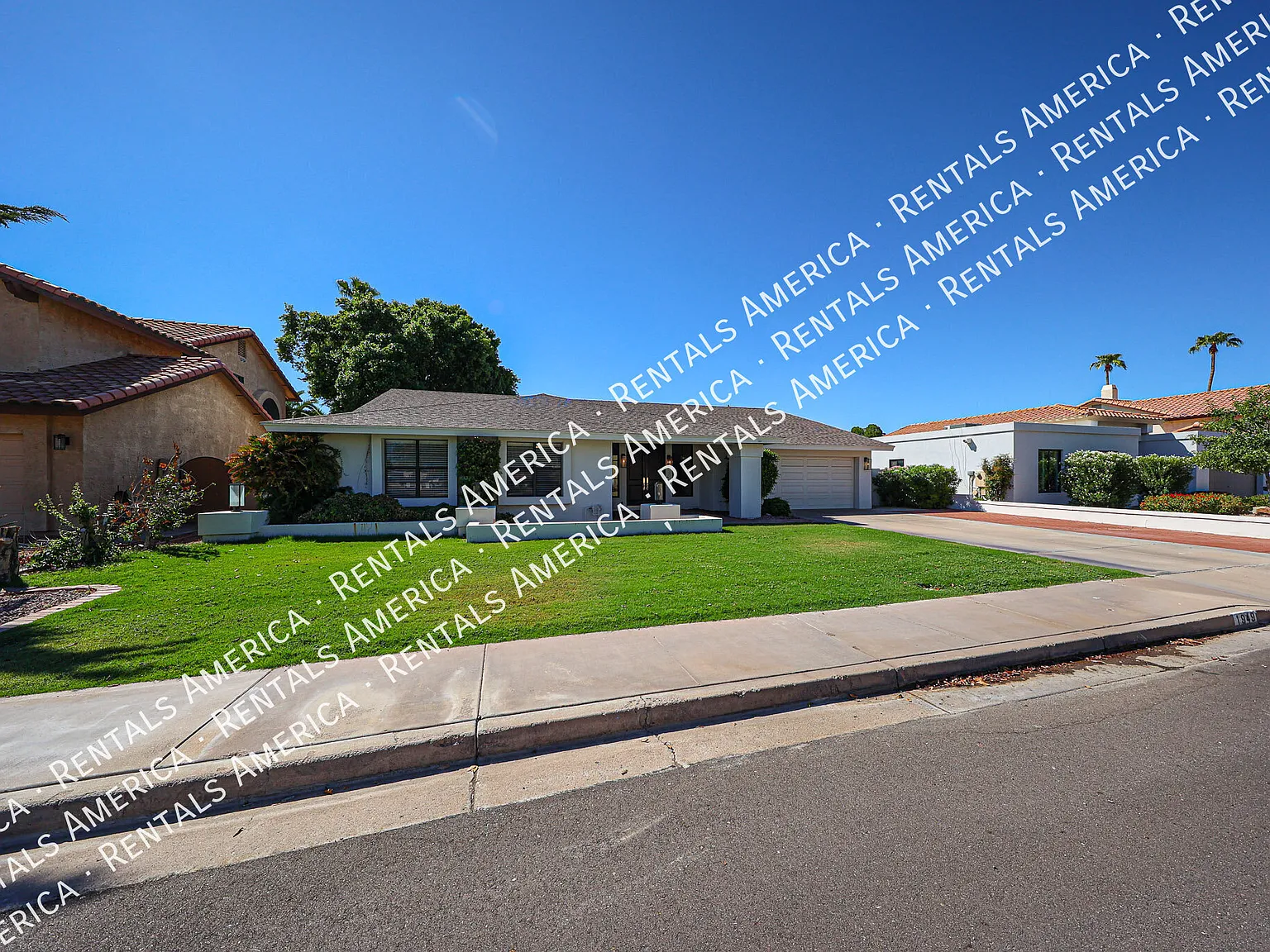 Beautiful 4 Br With Pool In Tempe — Photo 1