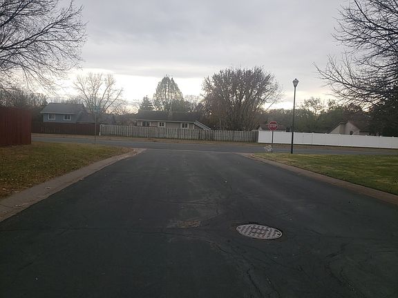 4th image of 13334 Thrush St NW