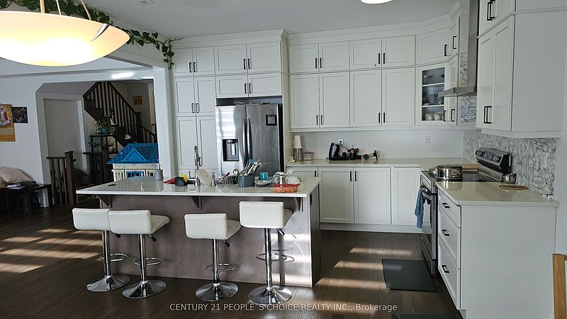 Kitchener House for rent - 4 Bedrooms — photo 4