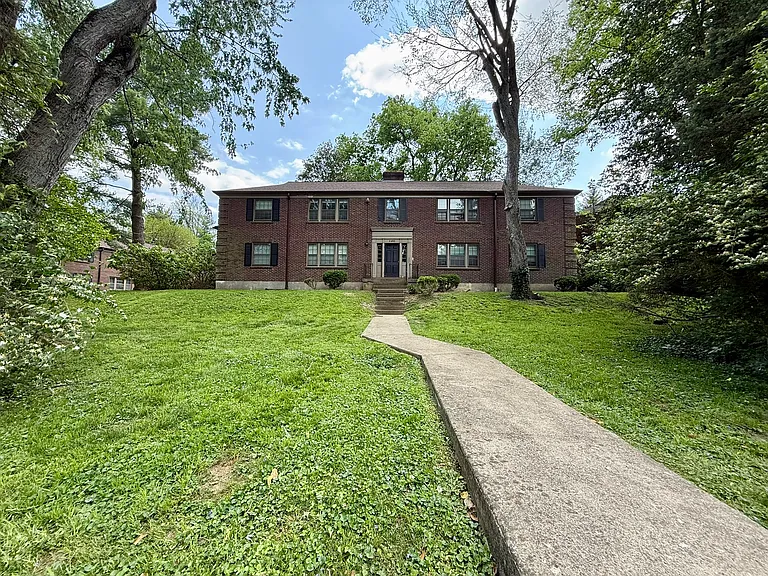 2466 Grinstead Dr — Photo 12