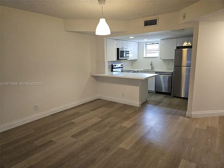 8290 Lake Dr #308 — Photo 5