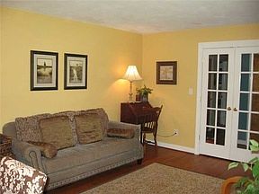 4th image of 217 Woodford Dr