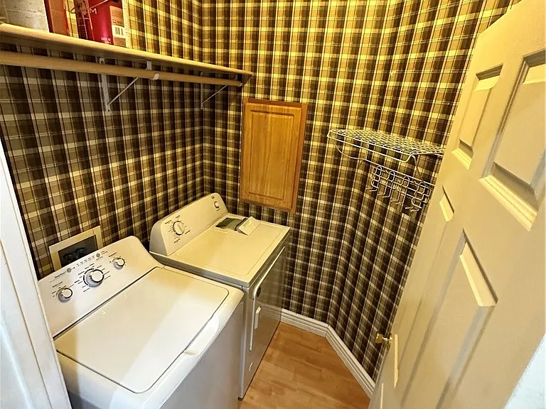8033 Arcadian Ln — Photo 23