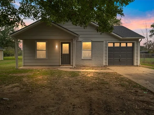 1744 Green Acres Cir, Springdale, AR 72764