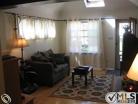 1720 Hampton 010 (Small) (2).jpg