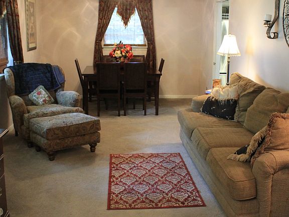 3rd image of 4720 Briarwood Cir
