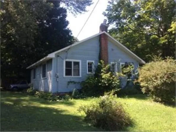 7043 E Lake Park Ave, New Carlisle, IN 46552