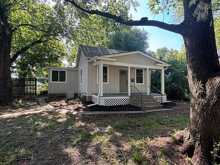 1726 SW Seabrook Ave — Photo 1