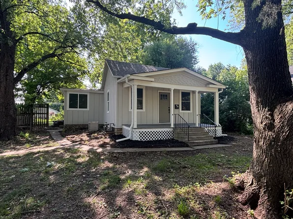 1726 SW Seabrook Ave, Topeka, KS 66604