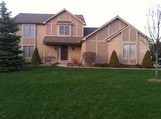 6719 Canterbury Ln, Clarkston, MI 48348